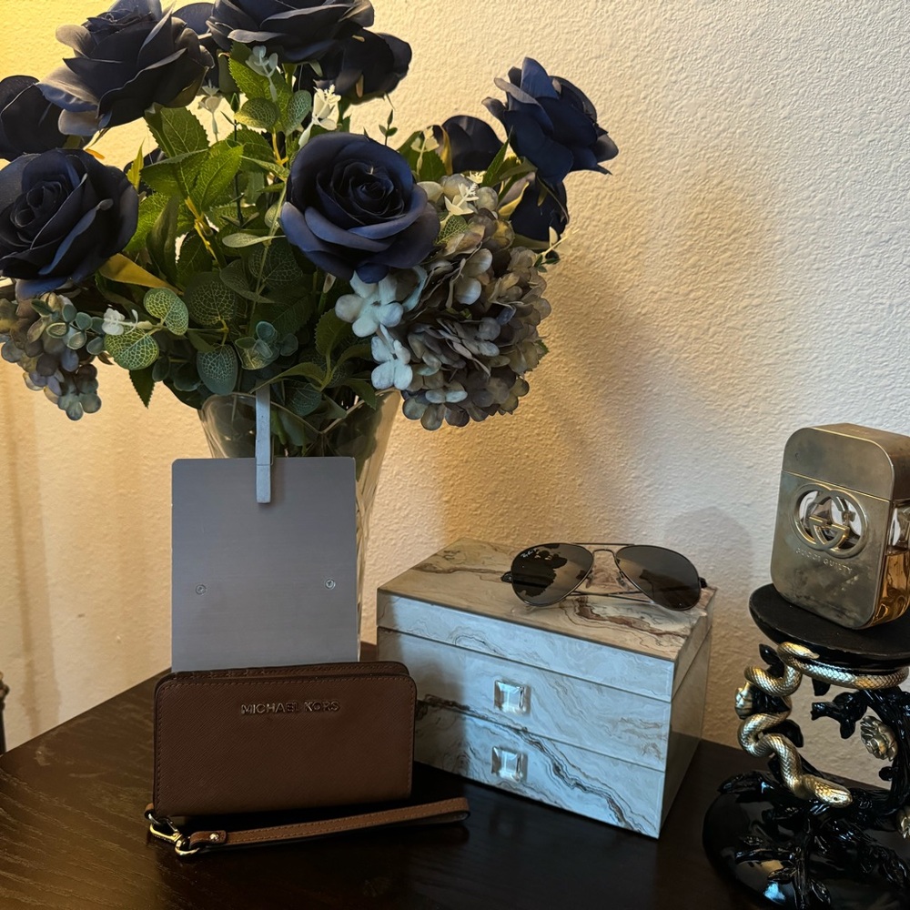 🌺Michael Kors Wristband Phone Case/Wallet